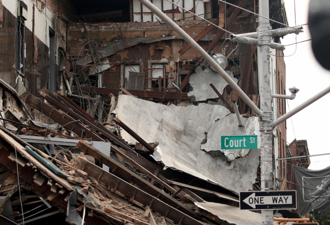 Se derrumba edificio en Brooklyn