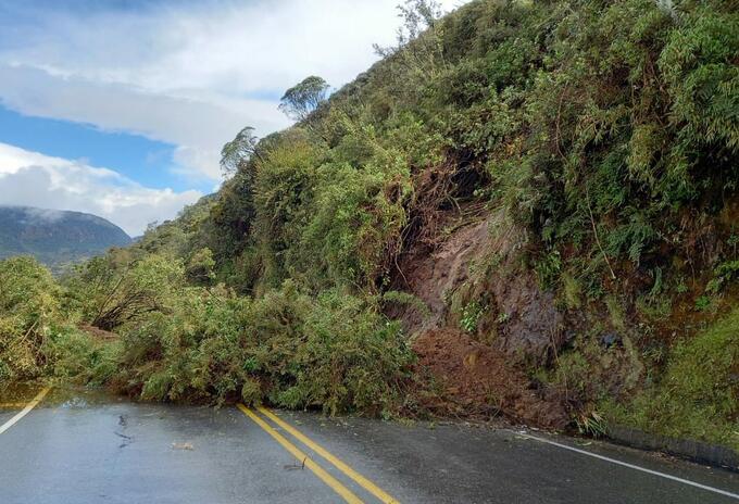 Autoridades viales recomiendan transitar con precaución.