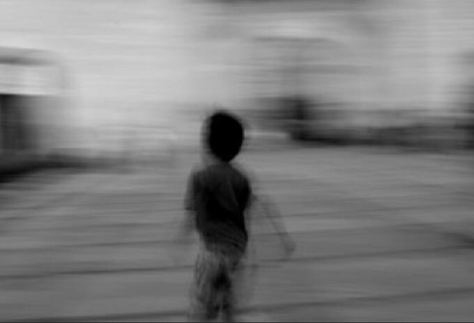 Menor de edad corriendo