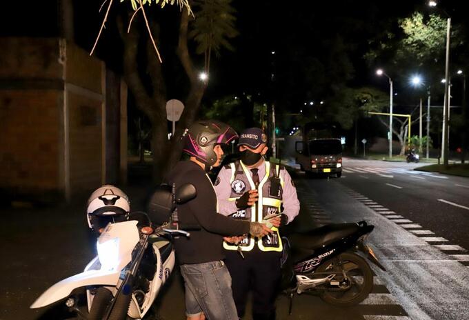 En Cali fueron cerrados temporalmente cinco establecimientos, que violaban las normas de prevención por COVID-19.
