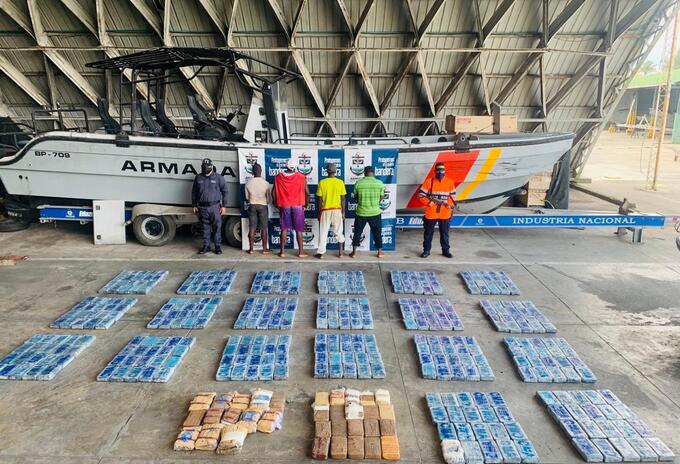 Incautan droga en el puerto de Buenaventura.