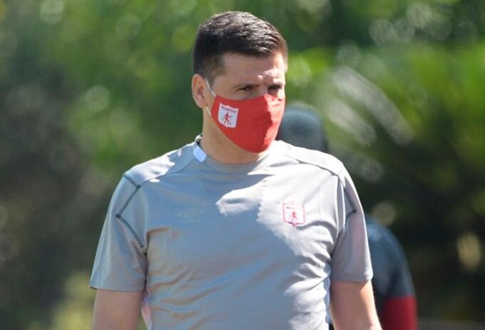 Juan Cruz Real, técnico del América Juan Cruz Real, técnico del América