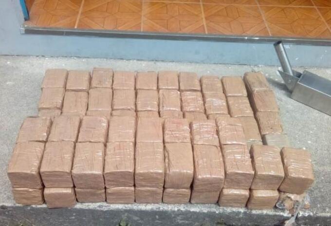 Pasta base de cocaína era transportada en el vehículo.