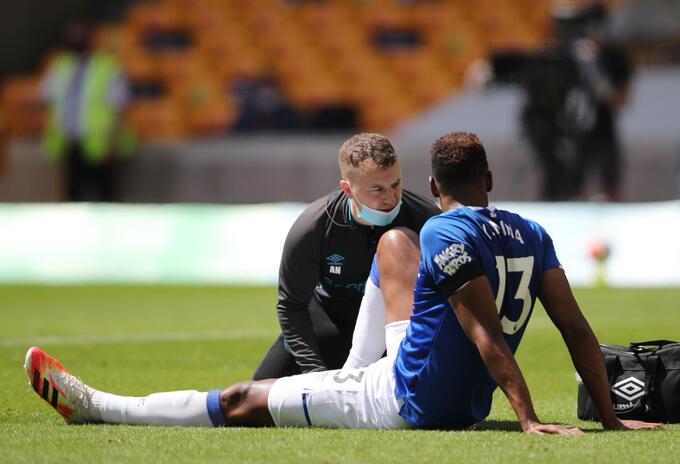Yerry Mina se lesionó de nuevo ante Wolverhampton Yerry Mina se lesionó de nuevo ante Wolverhampton
