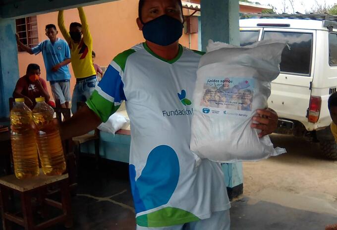 Entrega de ayudas en la Guajira