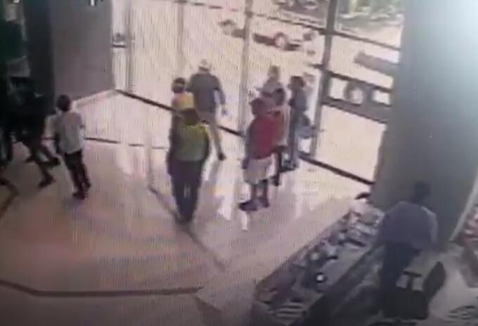 Pelea Senador Pulgar - Ex secretario Salud Soledad