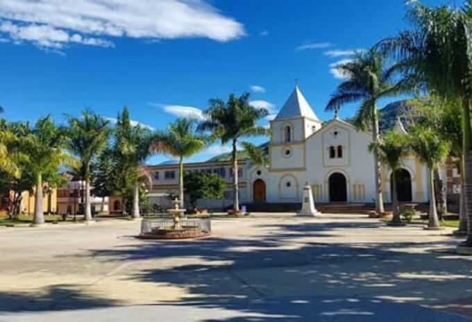 El hombre fue encontrado sin vida al interior de la casa cural del municipio.