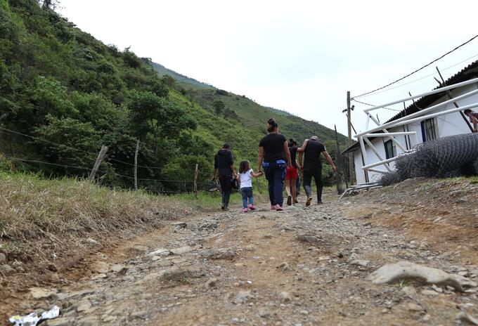 Traslado de excombatientes del ETCR Santa Lucía hacia Mutatá.