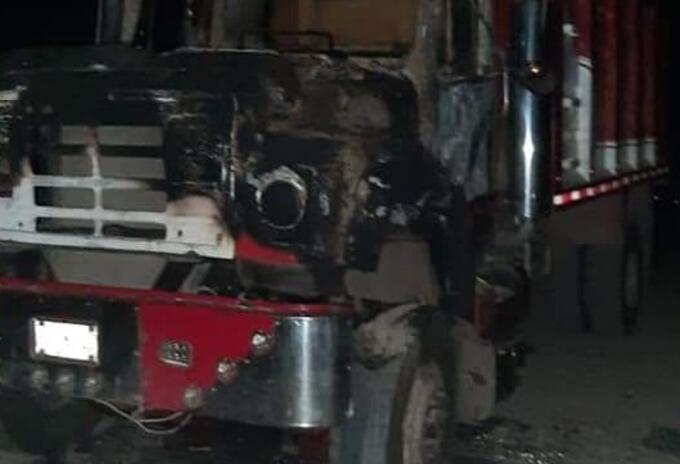 Vehículo Incinerado por el Epl