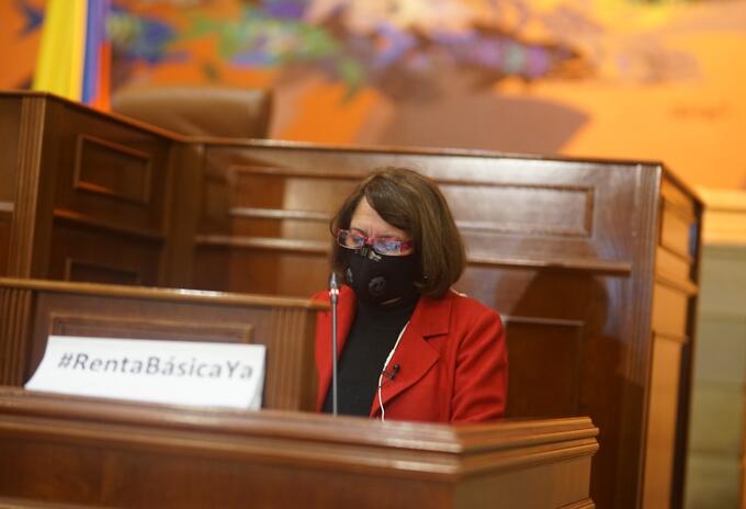 Aída Avella senadora de la Unión Patriótica en la réplica a la instalación del Congreso.