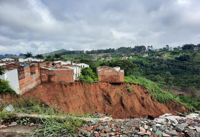 Derrumbe en variante de Pereira