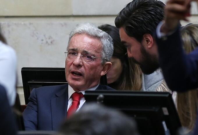 ÁLVARO URIBE VÉLEZ ÁLVARO URIBE VÉLEZ