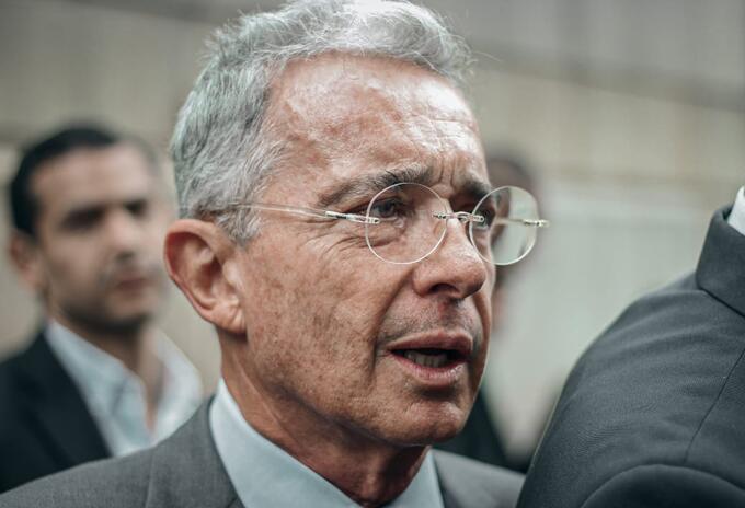 ÁLVARO URIBE EN LA CORTE ÁLVARO URIBE EN LA CORTE