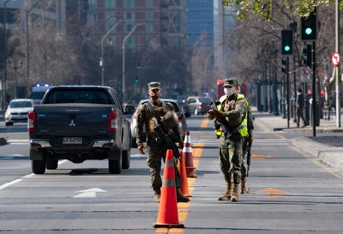 Militares prestan vigilancia en Chile en medio de pandemia