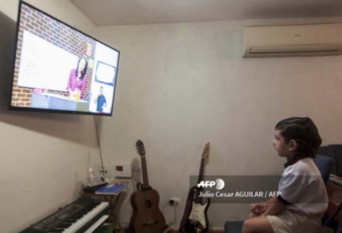 Clases por televisión en pandemia en México