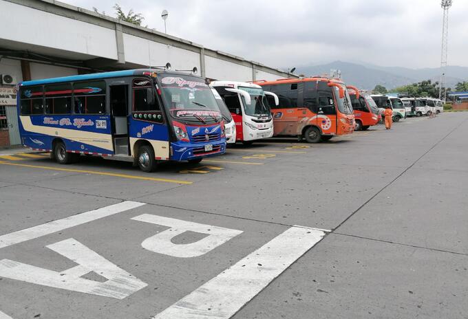 Terminal de Transportes de Cali Los vallecaucanos pueden viajar en transporte público intermunicipal a siete municipios del Valle sin excepción.