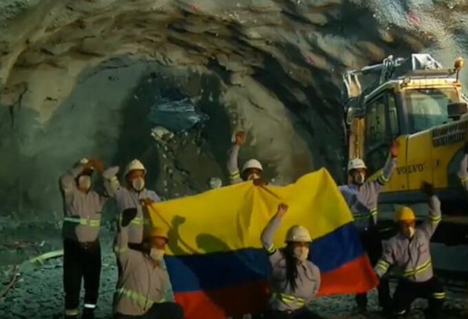 Momento de la unión de los frentes de obra.
