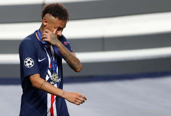 Neymar llorando por perder la Champions League Neymar llorando por perder la Champions League