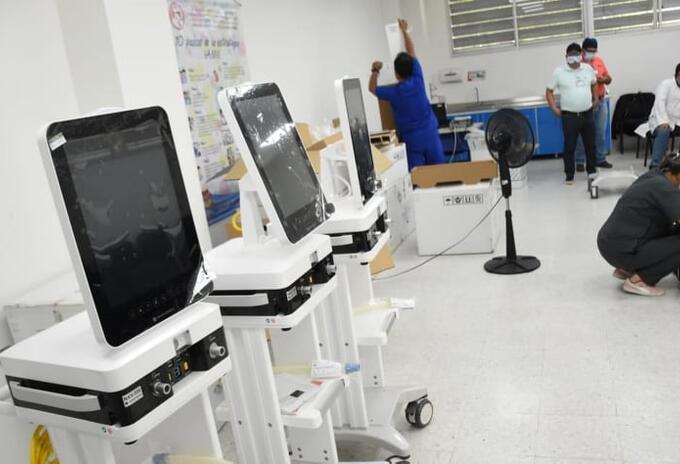 Las Unidades de Cuidados Intensivos, serán aperturadas gracias a 8 ventiladores que entregó el Ministerio de Salud