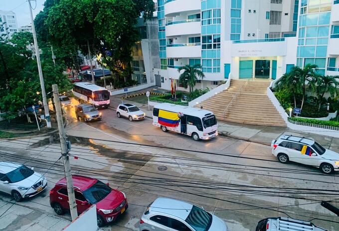 caravana apoyo a Uribe