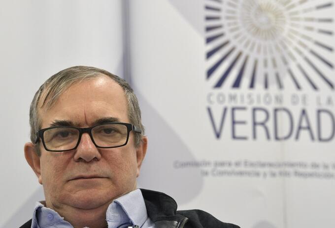 El presidente del partido Farc, Rodrigo Londoño ("Timochenko"), asiste a la Comisión de la Verdad, en Bogotá.