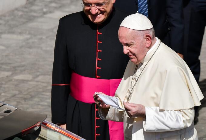 Papa Francisco con tapabocas