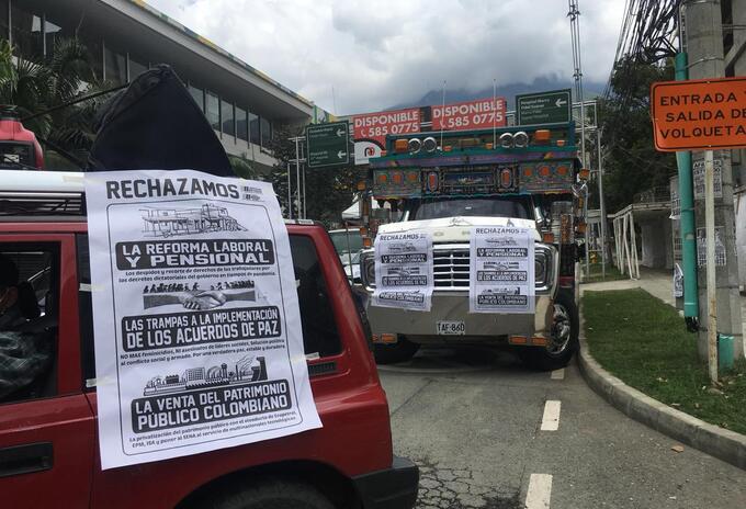 La movilización se logró en vehículos particulares, camiones y hasta chivas.