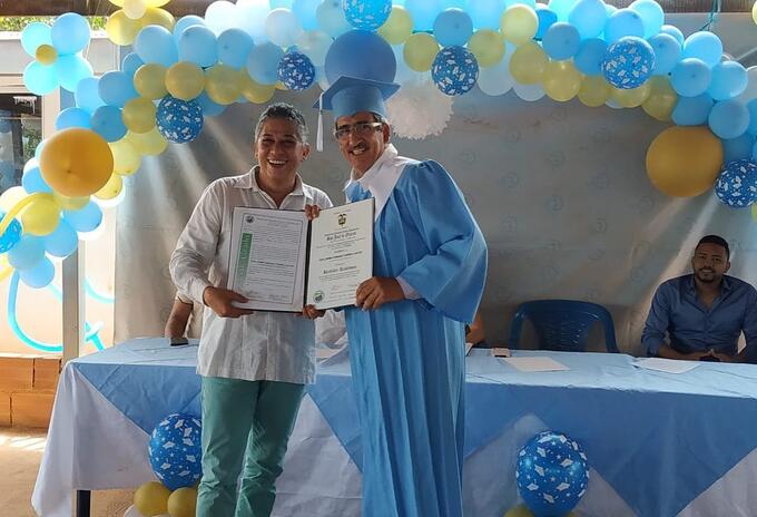 Alcalde de Turbaco se graduó de bachiller