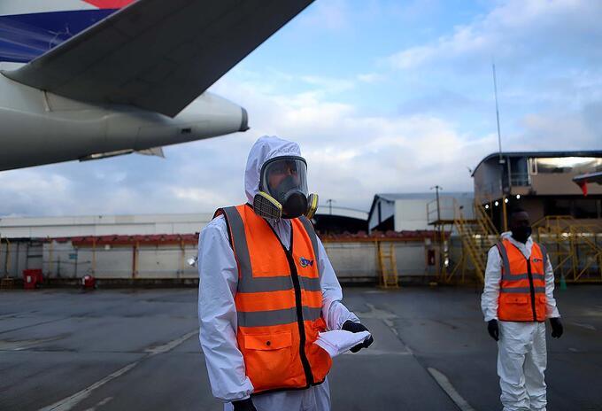 Desinfección de avión de Latam