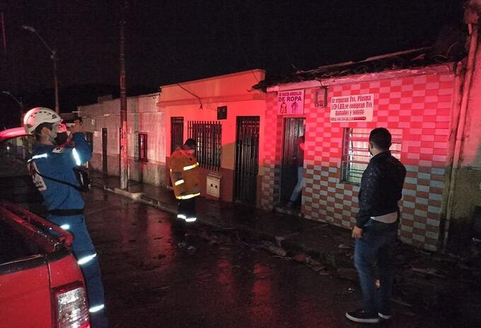 55 viviendas afectadas y cierres parciales de vías, dejó la emergencia.