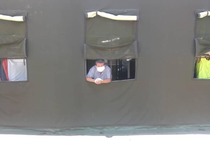 En carpas esperan centenares de pacientes en aislamiento obligatorio