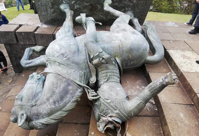 Derribo de la estatua de Sebastián de Belalcázar