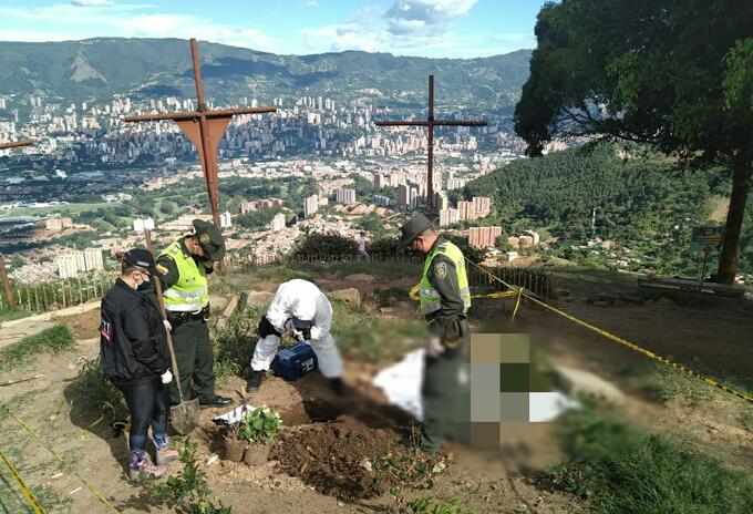 Exhuman los restos de 43 gatos en Medellín