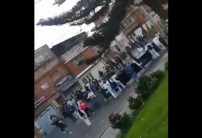 Hinchas en CAI 20 de Julio