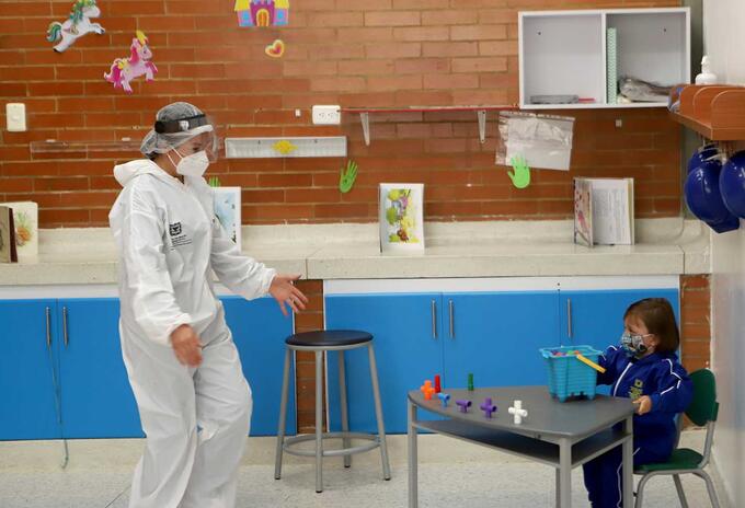 Jardines infantiles vuelven en pandemia / Niños en medio de covid-19