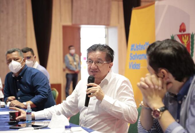 Ministro de Salud, Fernando Ruiz Gómez