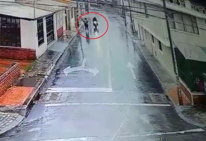 Hombre manosea a mujer en Bogotá