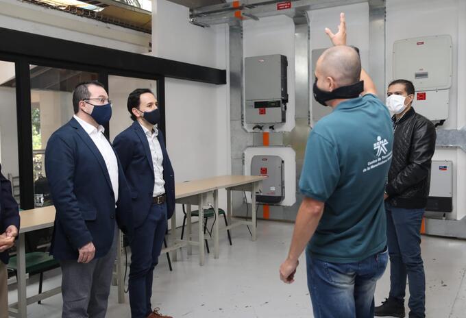 Inauguración paneles solares en sede del Sena en Medellín.
