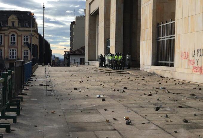 Palacio de Justicia en medio de las confrontaciones