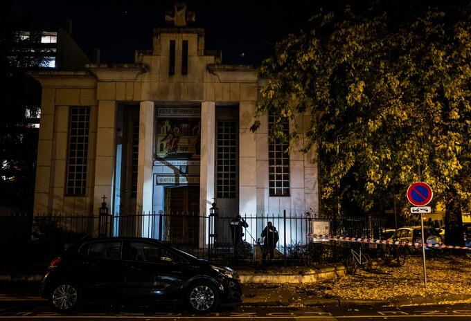 Disparan a sacerdote ortodoxo en la puerta de una iglesia en Francia Disparan a sacerdote ortodoxo en la puerta de una iglesia en Francia