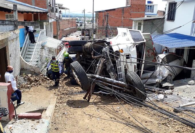 Camión se quedó sin frenos