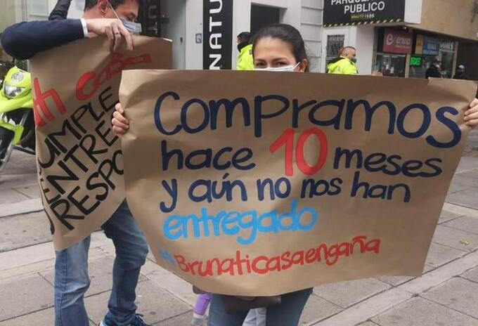 Plantón ante fábrica de muebles