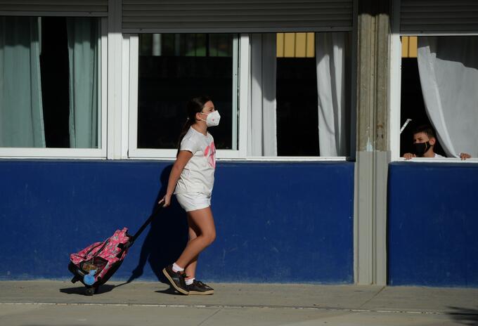 Regreso de niños a colegios en España