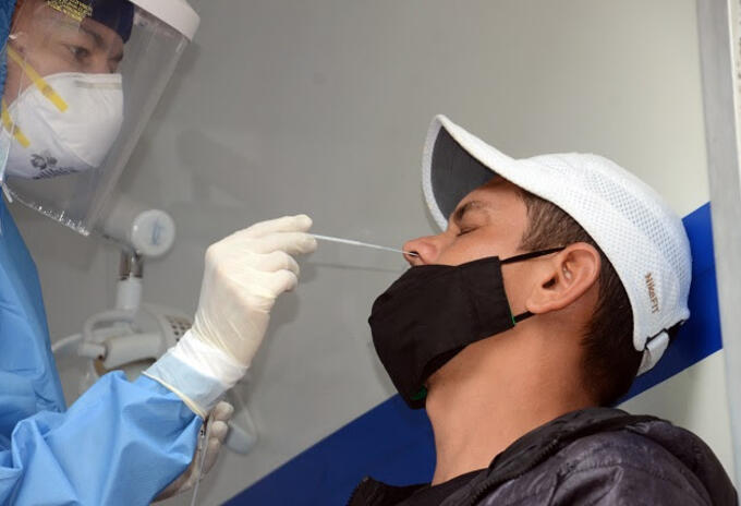 En las calles de Armenia se están tomando muestras gratis en los sectores más afectados