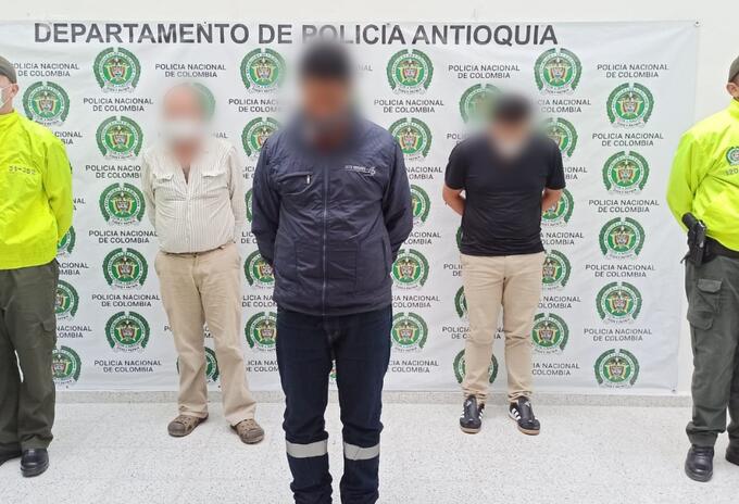 Los presuntos victimarios engañaban al menor de edad con dinero y regalos para accederlo sexualmente.