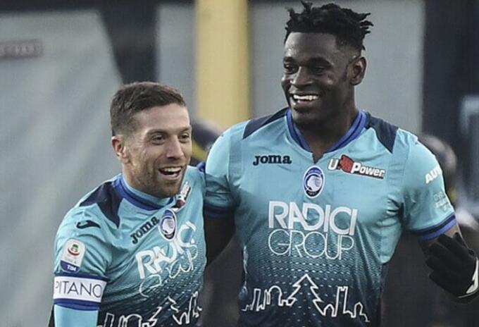 Duván Zapata y Papu Gómez