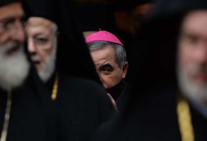 El cardenal Angelo Becciu, protagonista de escándalo en El Vaticano