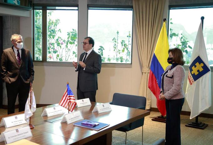 Fiscal Barbosa y embajador de Reino Unido