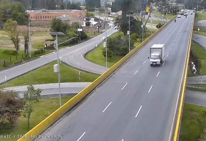 Ciclista fue arrollado y lanzado de un puente en Chía