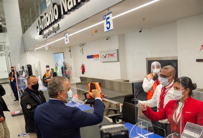 Las obras del aeropuerto incluyen, una nueva terminal aérea y torre de control y una plataforma con mayor capacidad para parqueo de aeronaves.